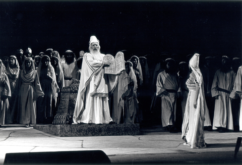 Giorgio Tozzi (Zaccaria), Nabucco, Giuseppe Verdi. San Francisco Opera, 1970. Photographer: Pete Peters/San Francisco Opera.