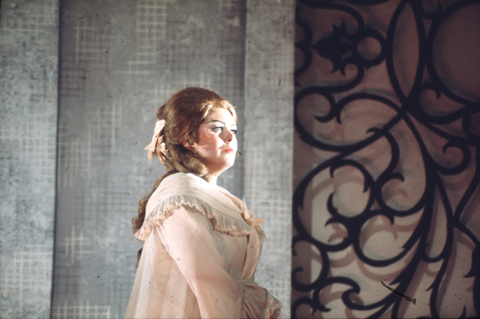 Margaret Price (Fiordiligi), Così fan tutte, Wolfgang Amadeus Mozart. San Francisco Opera, 1970. Photographer: Ken Howard/San Francisco Opera.