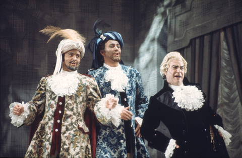 Ryland Davies (Ferrando), Alberto Rinaldi (Guglielmo), Renato Capecchi (Don Alfonso), Così fan tutte, Wolfgang Amadeus Mozart. San Francisco Opera, 1970. Photographer: Ken Howard/San Francisco Opera.