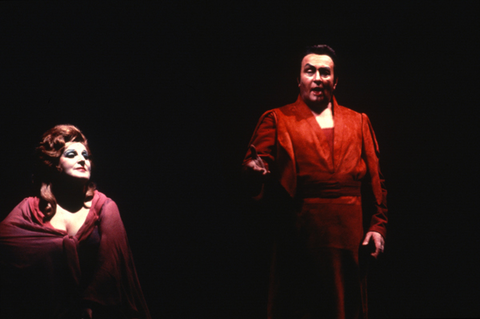 Birgit Nilsson (Isolde), Wolfgang Windgassen (Tristan), Tristan und Isolde, Richard Wagner. San Francisco Opera, 1970. Photographer: Robert Cahen/San Francisco Opera.