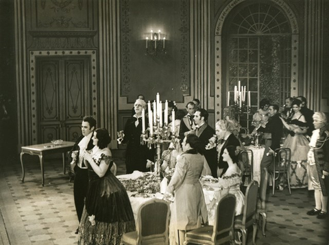 La Traviata, Giuseppe Verdi. San Francisco Opera, 1937. Photographer: Lawrence B. Morton/San Francisco Opera.