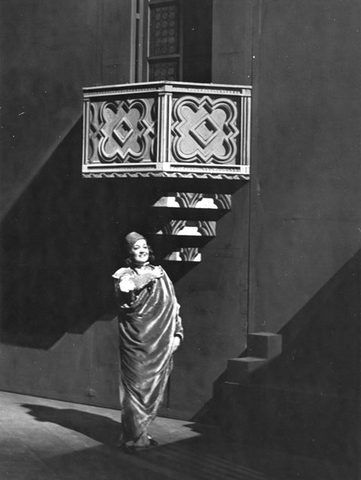 Roméo et Juliette, Charles Gounod. San Francisco Opera, 1937. Photographer: Lawrence B. Morton/San Francisco Opera.