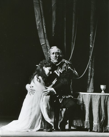 Rigoletto, Giuseppe Verdi. San Francisco Opera, 1968. Photographer: Margaret Norton/San Francisco Opera.