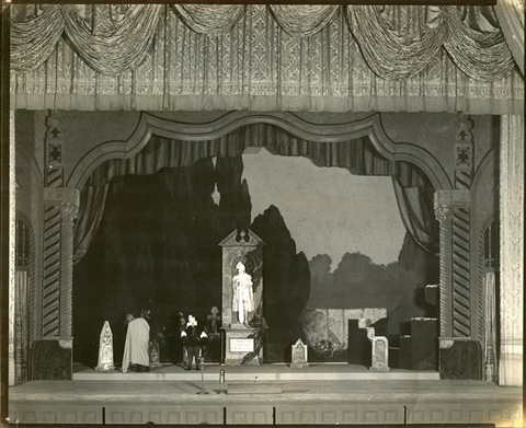 Don Giovanni, Wolfgang Amadeus Mozart. San Francisco Opera, 1938. Photographer: Lawrence B. Morton/San Francisco Opera.