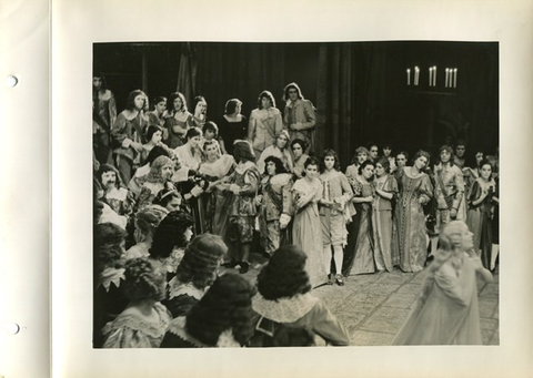 Lucia di Lammemoor, Gaetano Donizetti. San Francisco Opera, 1938. Photographer: Lawrence B. Morton/San Francisco Opera.