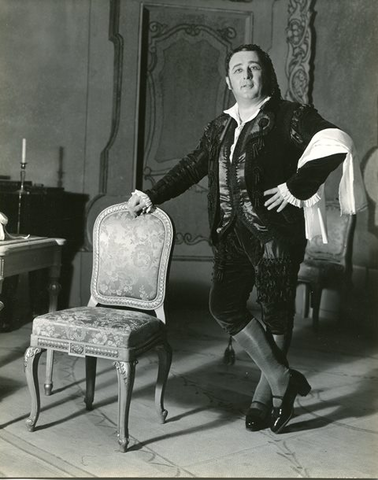 Il Barbiere di Siviglia, Gioachino Rossini. San Francisco Opera, 1938. Photographer: Lawrence B. Morton/San Francisco Opera.