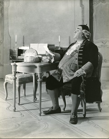 Il Barbiere di Siviglia, Gioachino Rossini. San Francisco Opera, 1938. Photographer: Lawrence B. Morton/San Francisco Opera.