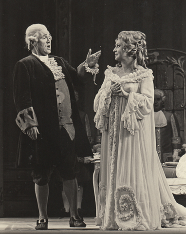 Manfred Jungwirth (Baron Ochs), Sena Jurinac (Marschallin), Der Rosenkavalier, Richard Strauss. San Francisco Opera, 1971. Photographer: Ken Howard/San Francisco Opera.