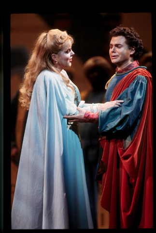 Mary Mills (Pamina), Roberto Saccà (Tamino), Die Zauberflöte, Wolfgang Amadeus Mozart. San Francisco Opera, 2000-01. Photographer: Ken Friedman/San Francisco Opera.