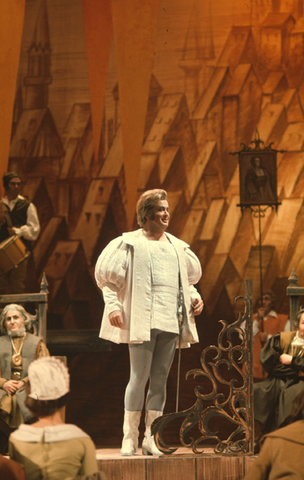 James King (Walther von Stolzing), Ensemble, Die Meistersinger von Nürnberg, Richard Wagner. San Francisco Opera, 1971. Photographer: Ken Howard/San Francisco Opera.