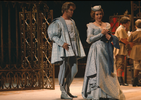 James King (Walther von Stolzing), Arlene Saunders (Eva), Die Meistersinger von Nürnberg, Richard Wagner. San Francisco Opera, 1971. Photographer: Ken Howard/San Francisco Opera.