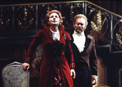 Evelyn Lear (Tatyana), Thomas Stewart (Eugene Onegin), Eugene Onegin, Peter Ilyich Tchaikovsky. San Francisco Opera, 1971. Photographer: Ken Howard/San Francisco Opera.