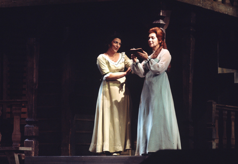 Edna Garabedian (Olga), Evelyn Lear (Tatyana), Eugene Onegin, Peter Ilyich Tchaikovsky. San Francisco Opera, 1971. Photographer: Ken Howard/San Francisco Opera.