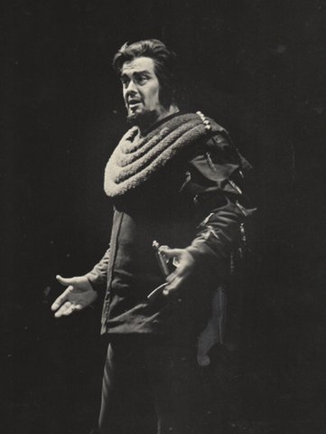 James King (Manrico), Il Trovatore, Giuseppe Verdi. San Francisco Opera, 1971. Photographer: Ken Howard/San Francisco Opera.