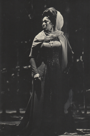 Leontyne Price (Leonora), Il Trovatore, Giuseppe Verdi. San Francisco Opera, 1971. Photographer: Ken Howard/San Francisco Opera.