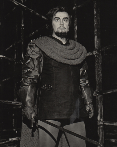 James King (Manrico), Il Trovatore, Giuseppe Verdi. San Francisco Opera, 1971. Photographer: Ken Howard/San Francisco Opera.