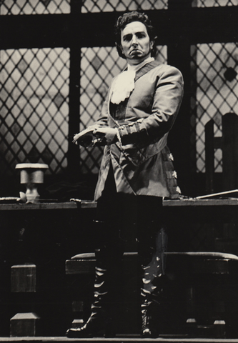 Franco Bordoni (Renato), Un Ballo in Maschera, Giuseppe Verdi. San Francisco Opera, 1971. Photographer: Ken Howard/San Francisco Opera.