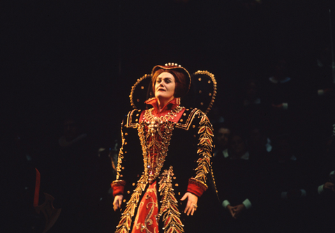 Joan Sutherland (Maria Stuarda), Maria Stuarda, Gaetano Donizetti. San Francisco Opera, 1971. Photographer: Ken Howard/San Francisco Opera.