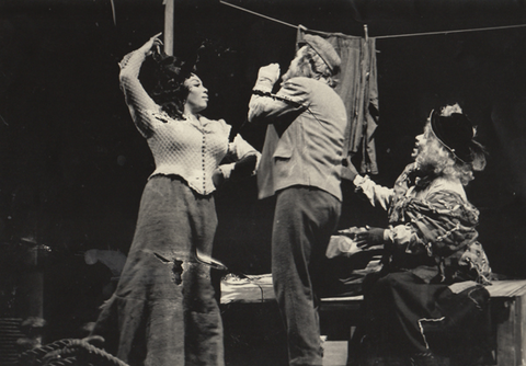 Leontyne Price (Giorgetta), William Fleck (Il Talpa), Betty Allen (La Frugola), Il Tabarro, Giacomo Puccini. San Francisco Opera, 1971. Photographer: Ken Howard/San Francisco Opera.