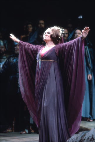 Joan Sutherland (Norma), Chorus, Norma, Vincenzo Bellini. San Francisco Opera, 1972. Photographer: Carolyn Mason Jones/San Francisco Opera.