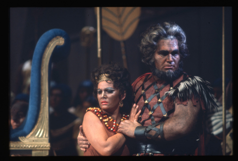 Teresa Kubiak (Aida), Bruce Yarnell (Amonasro), Aida, Giuseppe Verdi. San Francisco Opera, 1972. Photographer: Unknown/San Francisco Opera.