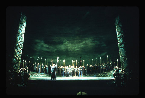 Act II, Ensemble, Götterdämmerung, Richard Wagner. San Francisco Opera, 1972. Photographer: Carolyn Mason Jones/San Francisco Opera.