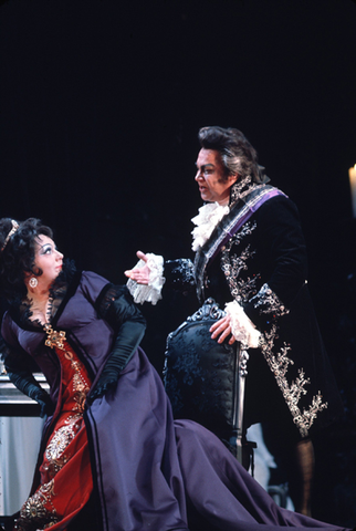 Hana Janku (Tosca), Ingvar Wixell (Scarpia), Tosca, Giacomo Puccini. San Francisco Opera, 1972. Photographer: Carolyn Mason Jones/San Francisco Opera.