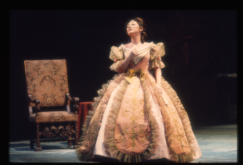 Evelyn Mandac (Ines), L'Africaine, Giacomo Meyerbeer. San Francisco Opera, 1972. Photographer: Carolyn Mason Jones/San Francisco Opera.