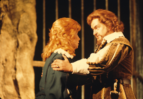 Beverly Sills (Lucia), Clifford Grant (Raimondo), Lucia di Lammermoor, Giuseppe Verdi. San Francisco Opera, 1972. Photographer: Ken Howard/San Francisco Opera.