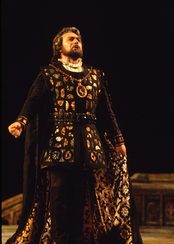 Renato Bruson (Alfonso), La Favorita, Gaetano Donizetti. San Francisco Opera, 1973. Photographer: Carolyn Mason Jones/San Francisco Opera.