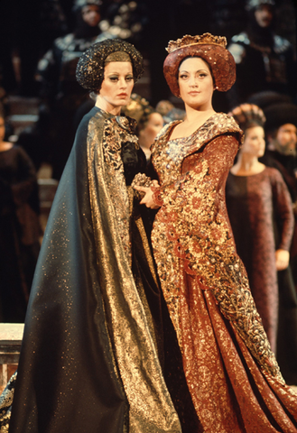 Ariel Bybee (Ines), Maria Luisa Nave (Leonora), Ensemble, La Favorita, Gaetano Donizetti. San Francisco Opera, 1973. Photographer: Carolyn Mason Jones/San Francisco Opera.