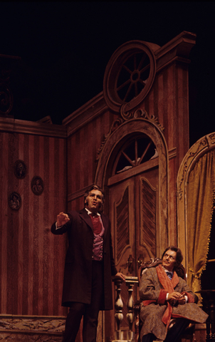 Bruce Yarnell (Dr. Falke), Nolan Van Way (Eisenstein), Die Fledermaus, Johann Strauss, Jr.. San Francisco Opera, 1973. Photographer: Ron Scherl/San Francisco Opera.