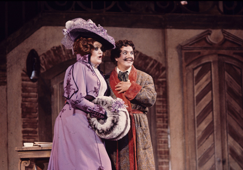 Joan Sutherland (Rosalinda), Ragnar Ulfung (Alfred), Die Fledermaus, Johann Strauss, Jr.. San Francisco Opera, 1973. Photographer: Ron Scherl/San Francisco Opera.