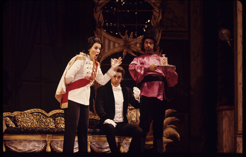 Huguette Tourangeau (Orlofsky), Nolan Van Way (Eisenstein), Supernumerary, Die Fledermaus, Johann Strauss, Jr.. San Francisco Opera, 1973. Photographer: Ron Scherl/San Francisco Opera.