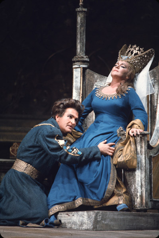 Jess Thomas (Tannhäuser), Leonie Rysanek (Elisabeth), Tannhäuser, Richard Wagner. San Francisco Opera, 1973. Photographer: Carolyn Mason Jones/San Francisco Opera.