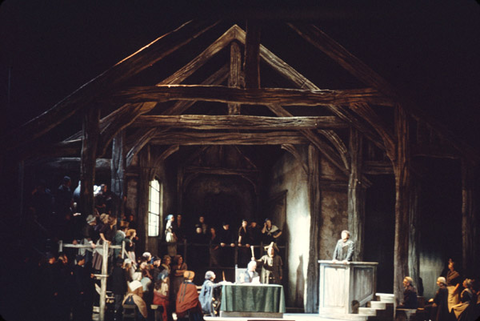 Michael Langdon (Swallow), Jess Thomas (Peter Grimes), Ensemble, Peter Grimes, Benjamin Britten. San Francisco Opera, 1973. Photographer: Ron Scherl/San Francisco Opera.