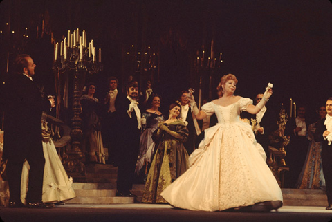 Beverly Sills (Violetta), Ensemble, La Traviata, Giuseppe Verdi. San Francisco Opera, 1973. Photographer: Ron Scherl/San Francisco Opera.