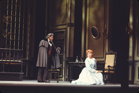 Gian Piero Mastromei (Giorgio), Beverly Sills (Violetta), La Traviata, Giuseppe Verdi. San Francisco Opera, 1973. Photographer: Ron Scherl/San Francisco Opera.