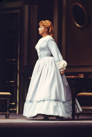 Beverly Sills (Violetta), La Traviata, Giuseppe Verdi. San Francisco Opera, 1973. Photographer: Ron Scherl/San Francisco Opera.