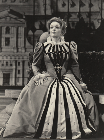 Gwendolyn Jones (Elisabetta), Don Carlo, Giuseppe Verdi. San Francisco Opera, 1973. Photographer: Carolyn Mason Jones/San Francisco Opera.