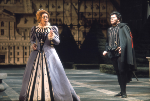 Gwendolyn Jones (Elisabetta), Alberto Remedios (Don Carlo), Don Carlo, Giuseppe Verdi. San Francisco Opera, 1973. Photographer: Unknown/San Francisco Opera.