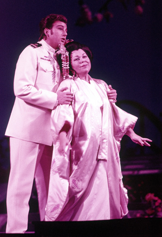 Giorgio Merighi (Pinkerton), Renata Scotto (Cio-Cio-San), Madama Butterfly, Giacomo Puccini. San Francisco Opera, 1974. Photographer: Carolyn Mason Jones/San Francisco Opera.