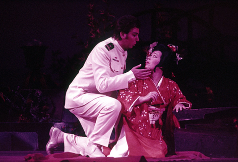 Giorgio Merighi (Pinkerton), Renata Scotto (Cio-Cio-San), Madama Butterfly, Giacomo Puccini. San Francisco Opera, 1974. Photographer: Carolyn Mason Jones/San Francisco Opera.