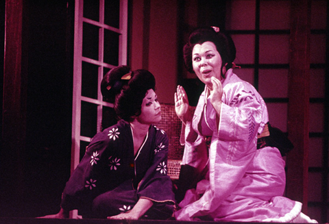 Judith Forst (Suzuki), Renata Scotto (Cio-Cio-San), Madama Butterfly, Giacomo Puccini. San Francisco Opera, 1974. Photographer: Carolyn Mason Jones/San Francisco Opera.