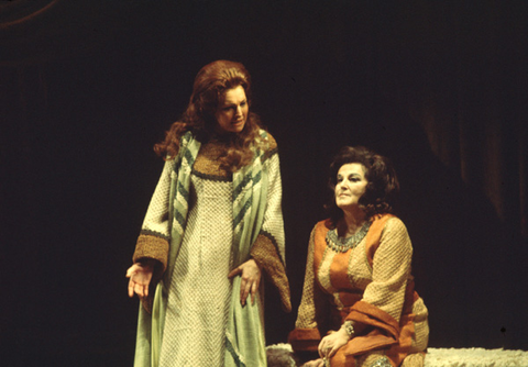 Yvonne Minton (Brangane), Birgit Nilsson (Isolde), Tristan und Isolde, Richard Wagner. San Francisco Opera, 1974. Photographer: Ron Scherl/San Francisco Opera.