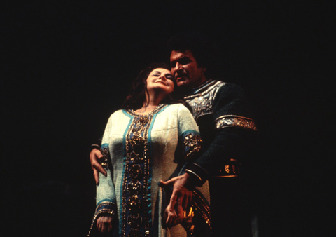 Birgit Nilsson (Isolde), Jess Thomas (Tristan), Tristan und Isolde, Richard Wagner. San Francisco Opera, 1974. Photographer: Ron Scherl/San Francisco Opera.