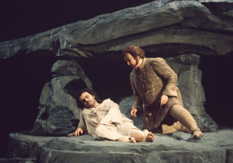 Jess Thomas (Tristan), Jef Vermeersch (Kurwenal), Tristan und Isolde, Richard Wagner. San Francisco Opera, 1974. Photographer: Ron Scherl/San Francisco Opera.