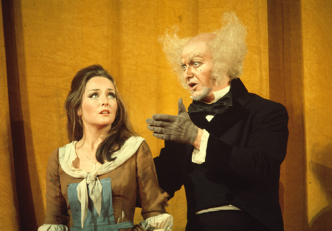 Frederica von Stade (Cenerentola), E. Lee Davis (Alidoro), La Cenerentola, Gioachino Rossini. San Francisco Opera, 1974. Photographer: Carolyn Mason Jones/San Francisco Opera.