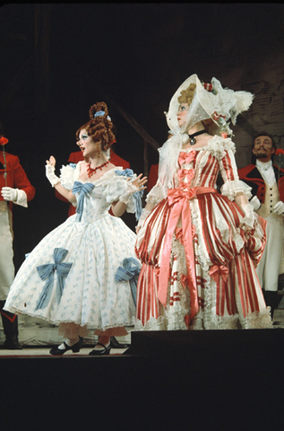 Nassrin Azarmi (Clorinda), Sheila Nadler (Tisbe), Chorus, La Cenerentola, Gioachino Rossini. San Francisco Opera, 1974. Photographer: Carolyn Mason Jones/San Francisco Opera.