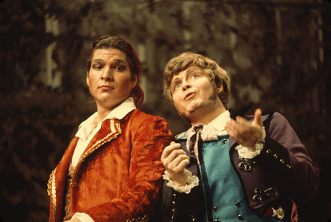 Alan Titus (Figaro), John Walker (Count Almaviva), Il Barbiere di Siviglia, Gioachino Rossini. San Francisco Opera/SPOT, 1972. Photographer: Unknown/San Francisco Opera.